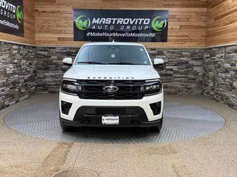 Used 2023 Ford Expedition Limited image 3