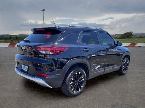 Used 2023 Chevrolet TrailBlazer LT w/ Convenience Package FWD image 3
