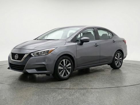 Used 2025 Nissan Versa SV image 2