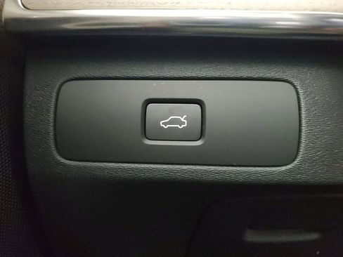 Certified 2026 Volvo XC90 B6 Plus w/ Protection Package Premier image 36