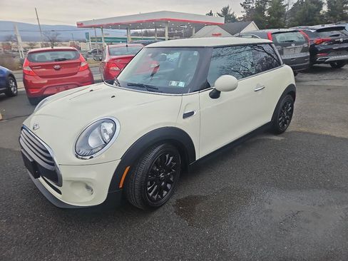 Used 2018 MINI Cooper 2-Door Hardtop image 7