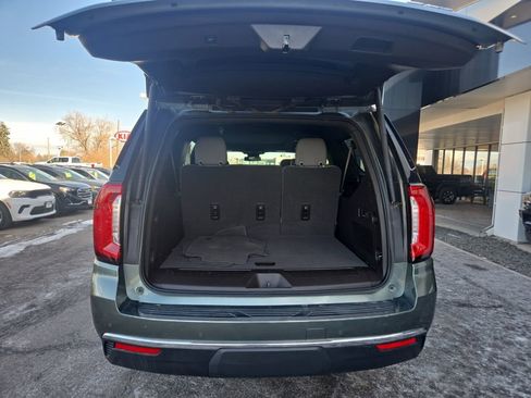 Used 2023 GMC Yukon XL SLT w/ SLT Premium Package image 16