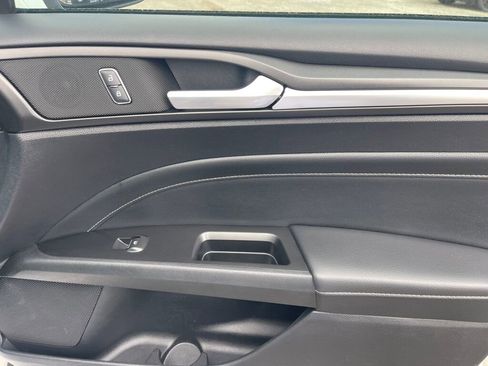 Used 2018 Ford Fusion Titanium image 30