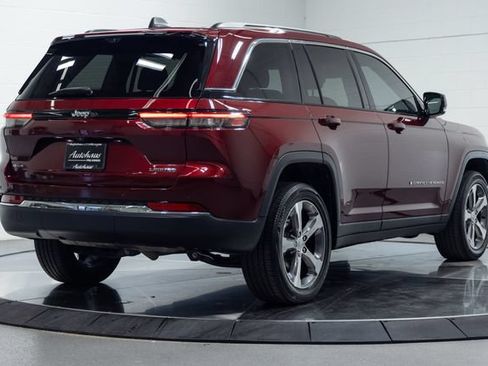 Used 2023 Jeep Grand Cherokee Limited w/ Luxury Tech Group II AWD/4WD image 10