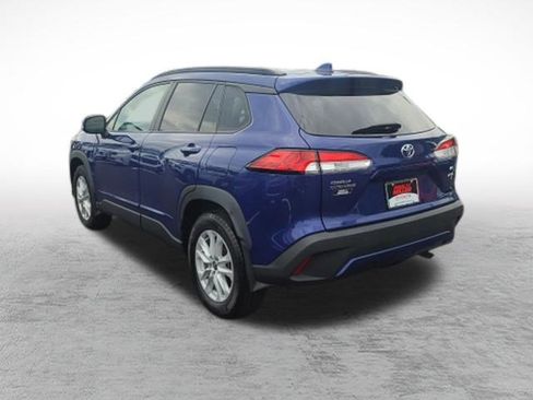 Certified 2022 Toyota Corolla Cross LE AWD/4WD image 5