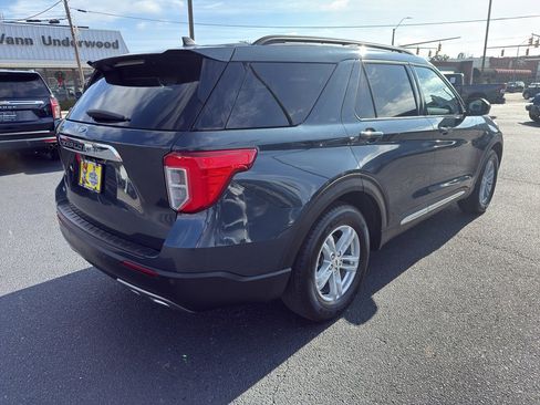 Used 2022 Ford Explorer XLT w/ Equipment Group 202A image 3