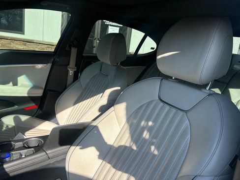 Used 2025 Genesis G70 2.5T w/ Sport Prestige Package image 3