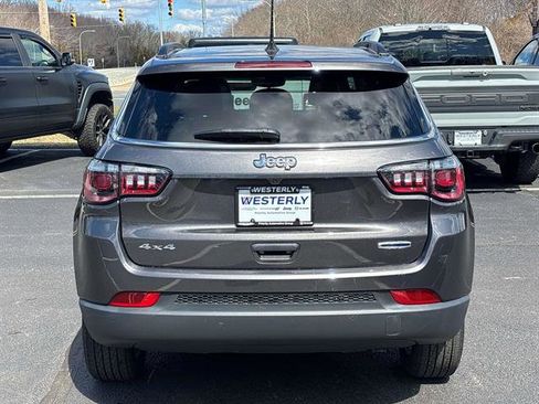 Used 2022 Jeep Compass Latitude w/ Sun and Sound Group AWD/4WD image 4