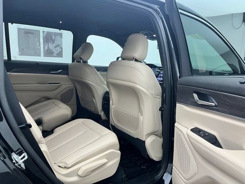Used 2023 Jeep Grand Cherokee L Limited w/ Luxury Tech Group II AWD/4WD image 34