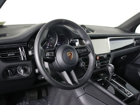 Certified 2026 Porsche Macan AWD/4WD image 4