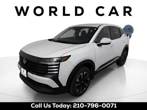 Used 2025 Nissan Kicks SV image 3