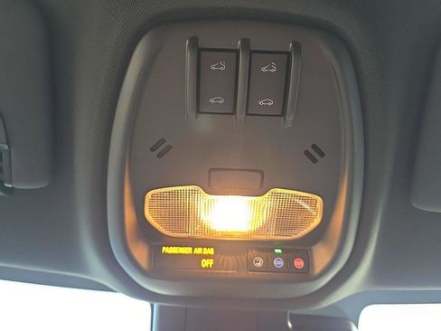 New 2025 Chevrolet Trax RS w/ Sunroof Package image 17