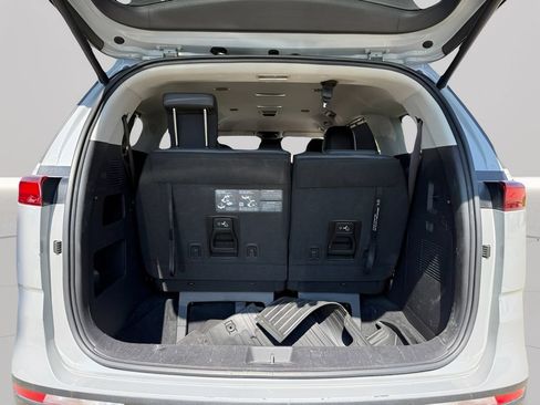 Used 2024 Kia Carnival EX FWD image 18