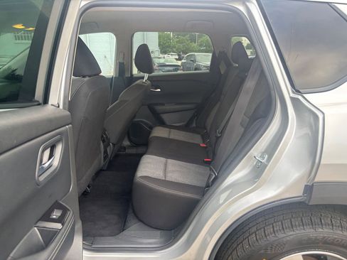 Used 2025 Nissan Rogue SV AWD/4WD image 28