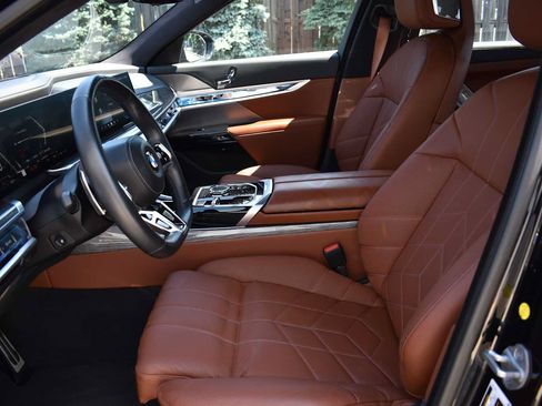 Used 2024 BMW 760i xDrive w/ Executive Package AWD/4WD image 14