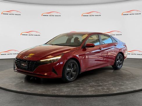 Used 2022 Hyundai Elantra SEL FWD image 2