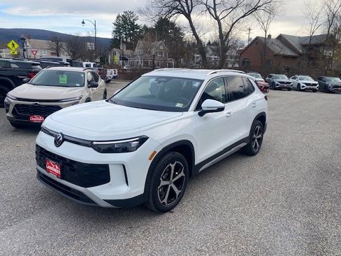 New 2026 Volkswagen Tiguan SE image 3