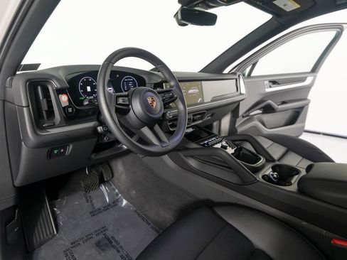 Certified 2026 Porsche Cayenne E-Hybrid AWD/4WD image 4