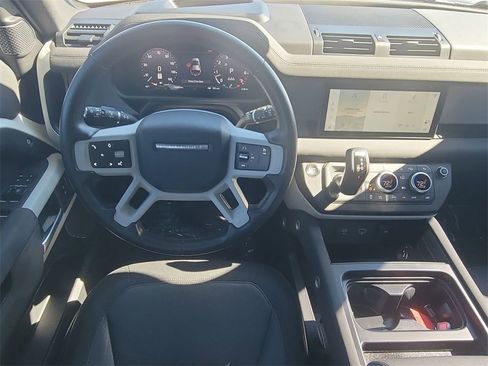 Used 2023 Land Rover Defender 110 X-Dynamic SE image 18