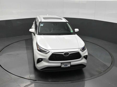 Used 2022 Toyota Highlander XLE image 11