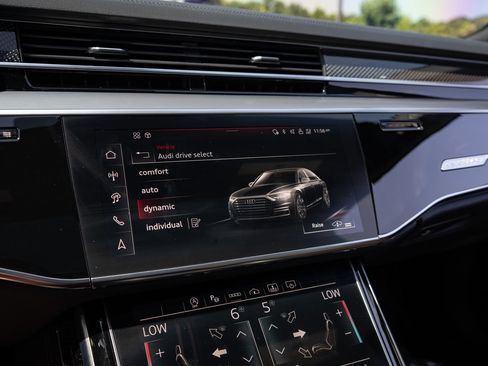 Used 2024 Audi S8 AWD/4WD image 61