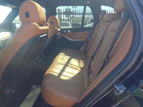 Used 2022 BMW X5 xDrive40i w/ M Sport Package image 12