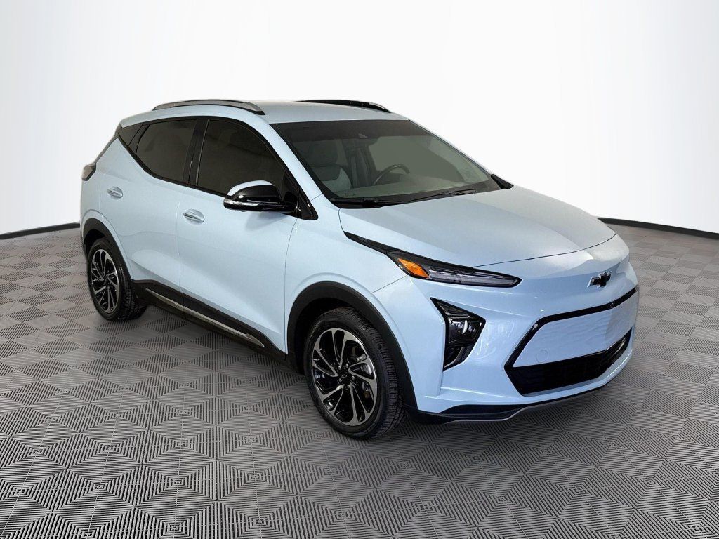 Used 2022 Chevrolet Bolt EUV Premier FWD image 4