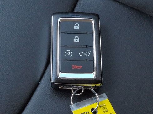 Used 2023 Jeep Grand Cherokee Limited w/ Black Appearance Package image 28