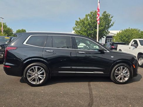 Used 2023 Cadillac XT6 Premium Luxury AWD/4WD image 3