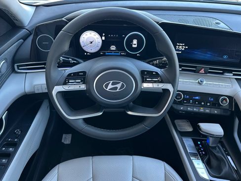 Used 2026 Hyundai Elantra Limited FWD image 17