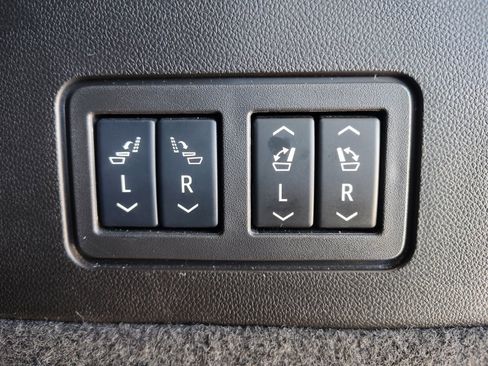 Used 2025 Cadillac XT6 Premium Luxury FWD image 36