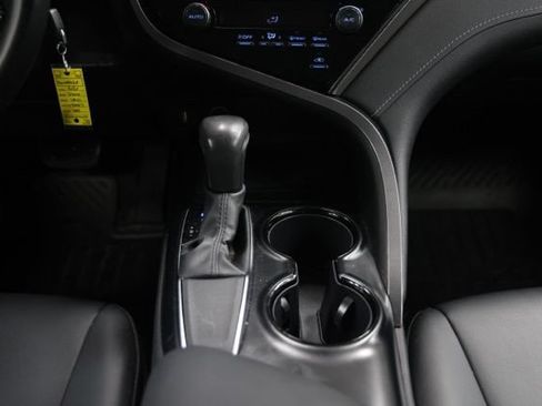 Used 2020 Toyota Camry SE FWD image 31