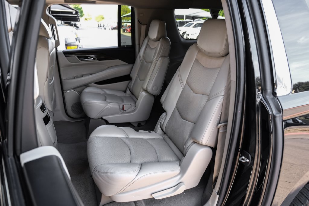 Used 2019 Cadillac Escalade ESV Luxury AWD/4WD image 46