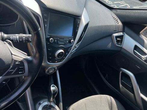 Used 2017 Hyundai Veloster Value Edition FWD image 7