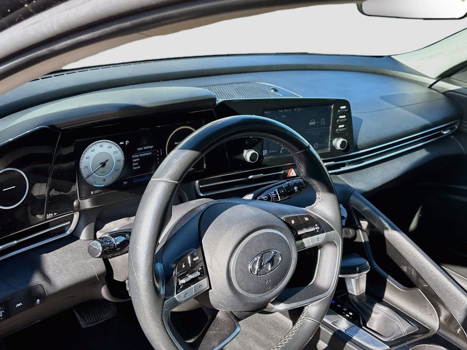Used 2022 Hyundai Elantra SEL w/ Convenience + Premium Package FWD image 9