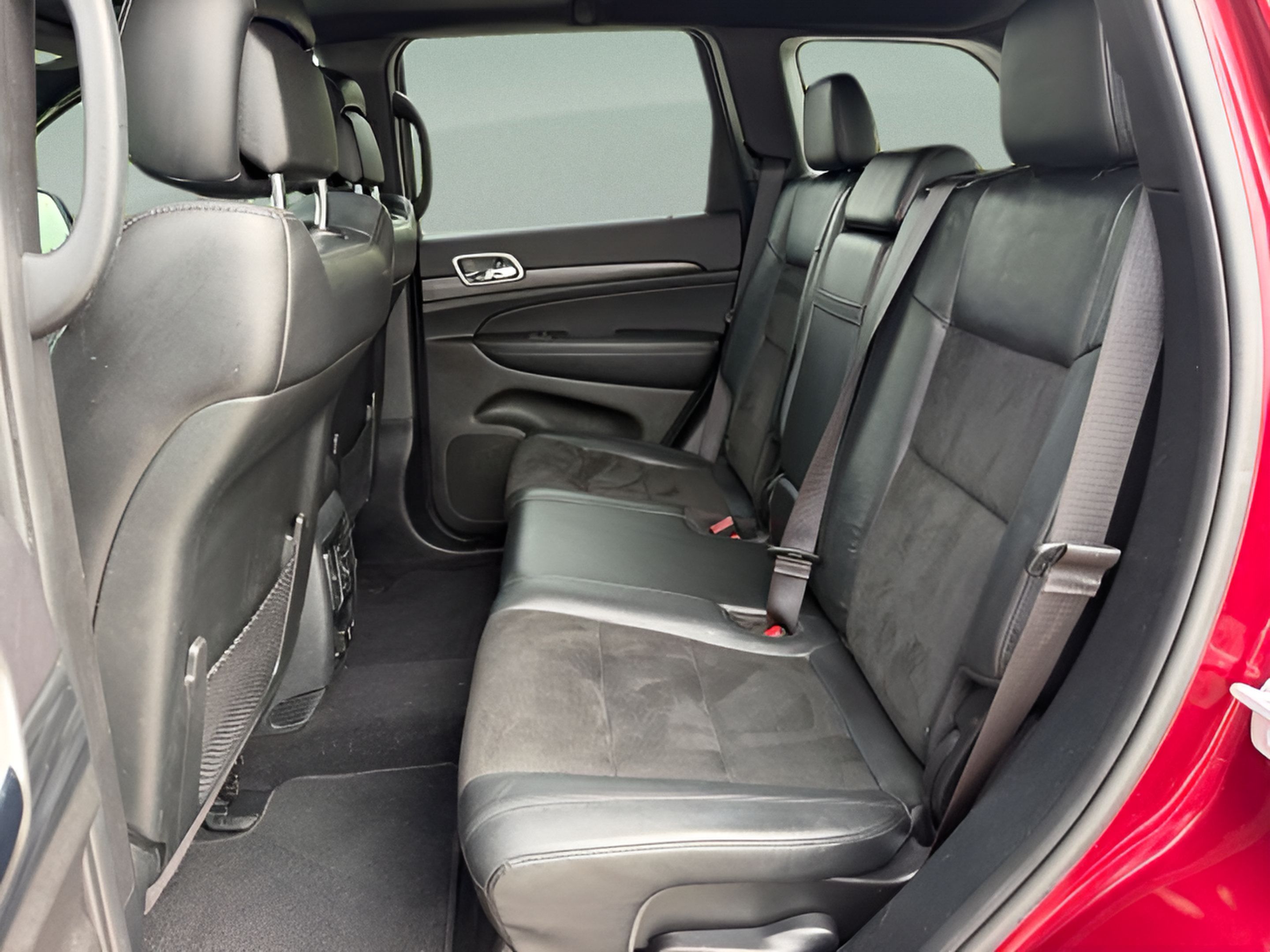 Used 2019 Jeep Grand Cherokee Altitude AWD/4WD image 24