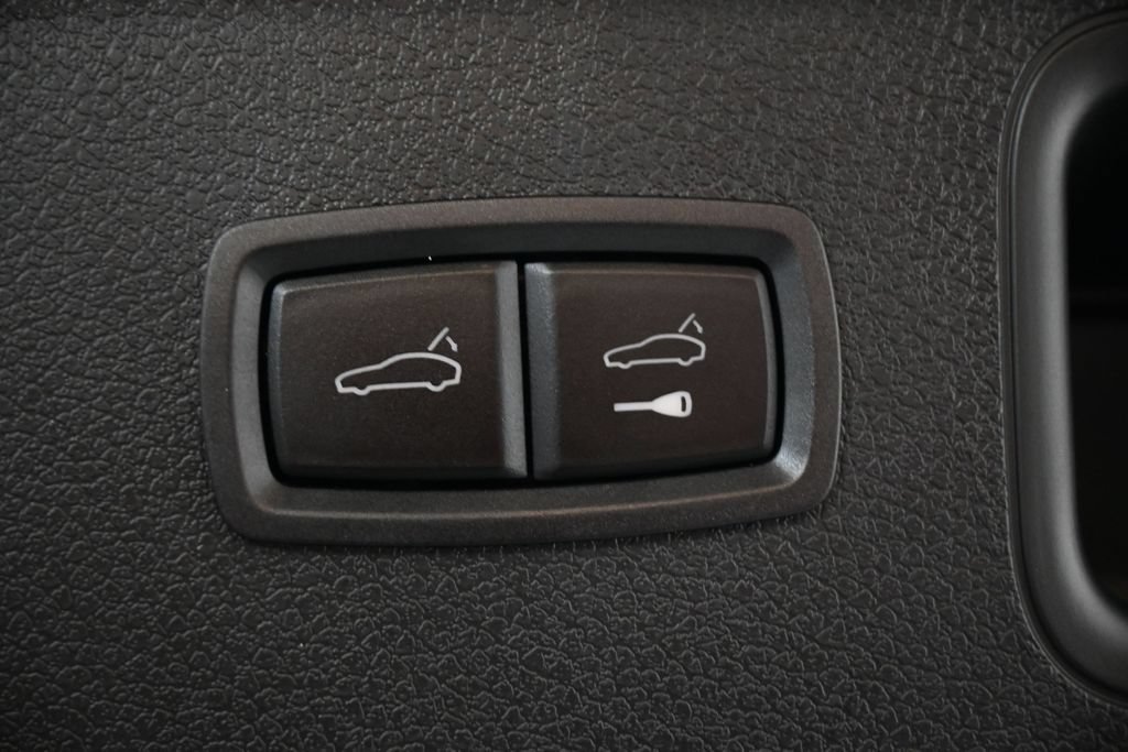 Certified 2026 Porsche Macan AWD/4WD image 26