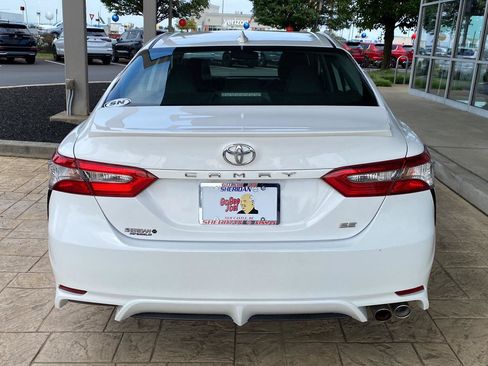 Used 2019 Toyota Camry SE w/ Convenience Package FWD image 6