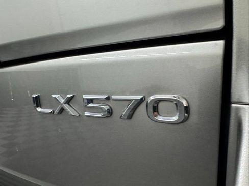 Used 2019 Lexus LX 570 4WD w/ Luxury Package image 35