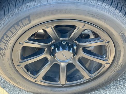 Used 2018 Chevrolet Suburban LT AWD/4WD image 10