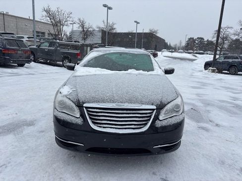 Used 2014 Chrysler 200 Touring image 2