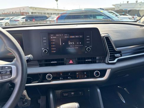 Used 2025 Kia Sportage LX image 17
