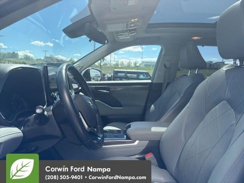 Used 2021 Toyota Highlander Platinum AWD/4WD image 7