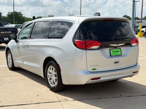 Used 2024 Chrysler Voyager LX FWD image 3