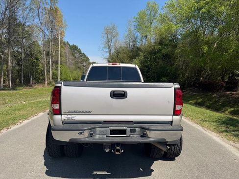 Used 2006 Chevrolet Silverado 3500 LT w/ Heavy-Duty Power Package AWD/4WD image 7