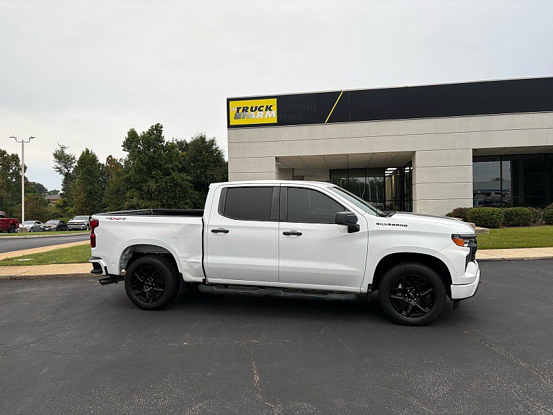Used 2022 Chevrolet Silverado 1500 Custom w/ Rally Edition AWD/4WD image 2
