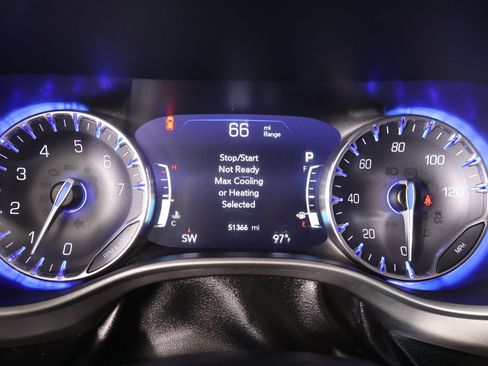 Used 2020 Chrysler Pacifica Touring-L Plus w/ Advanced Safetytec Group FWD image 4
