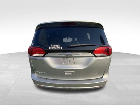 Used 2019 Chrysler Pacifica Touring-L FWD image 8
