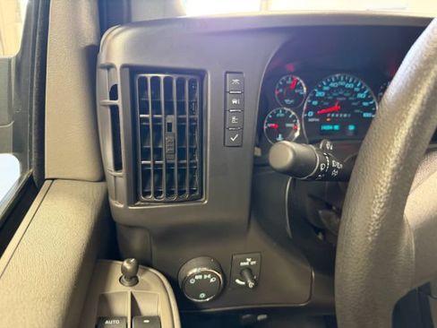 Used 2025 GMC Savana 3500 LT w/ LT Preferred Equipment Group RWD image 18