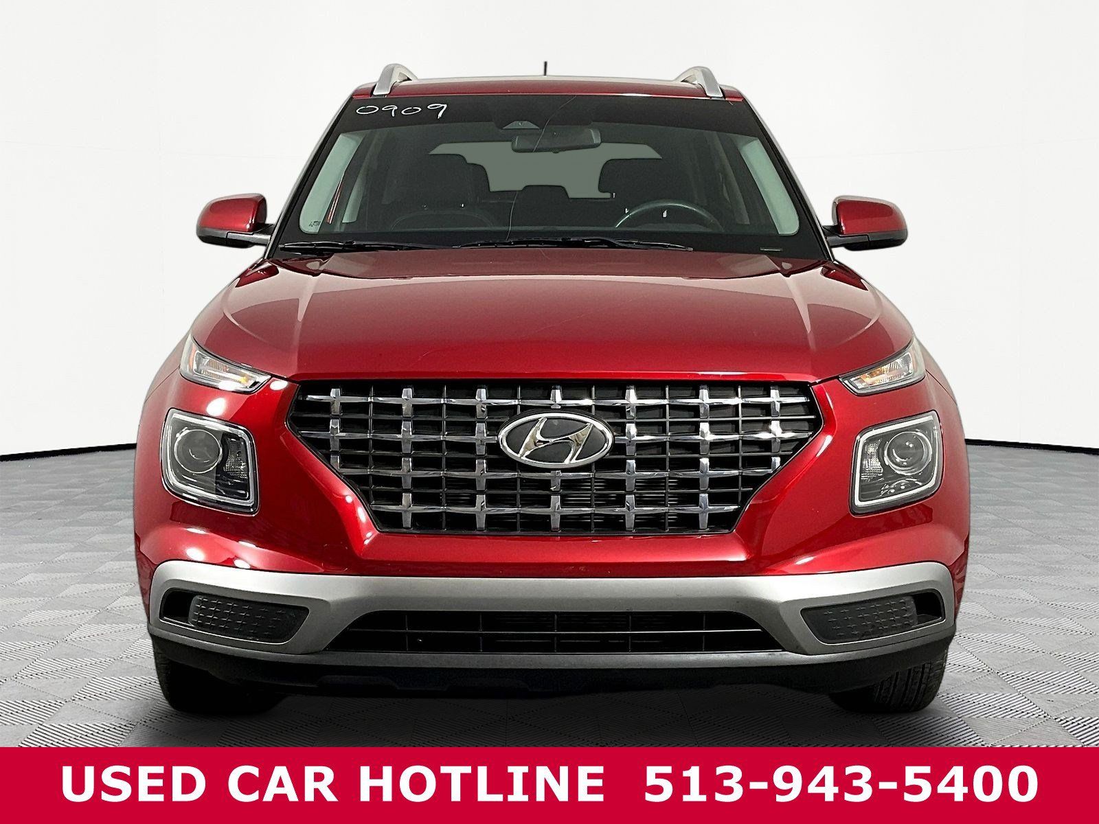 Used 2025 Hyundai Venue SEL FWD image 2